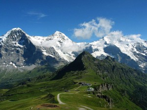 800px-Eiger,_Mönch_und_Jungfrau