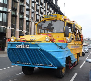 674px-London_Duck_Tours_vehicle_on_Victoria_Embankment