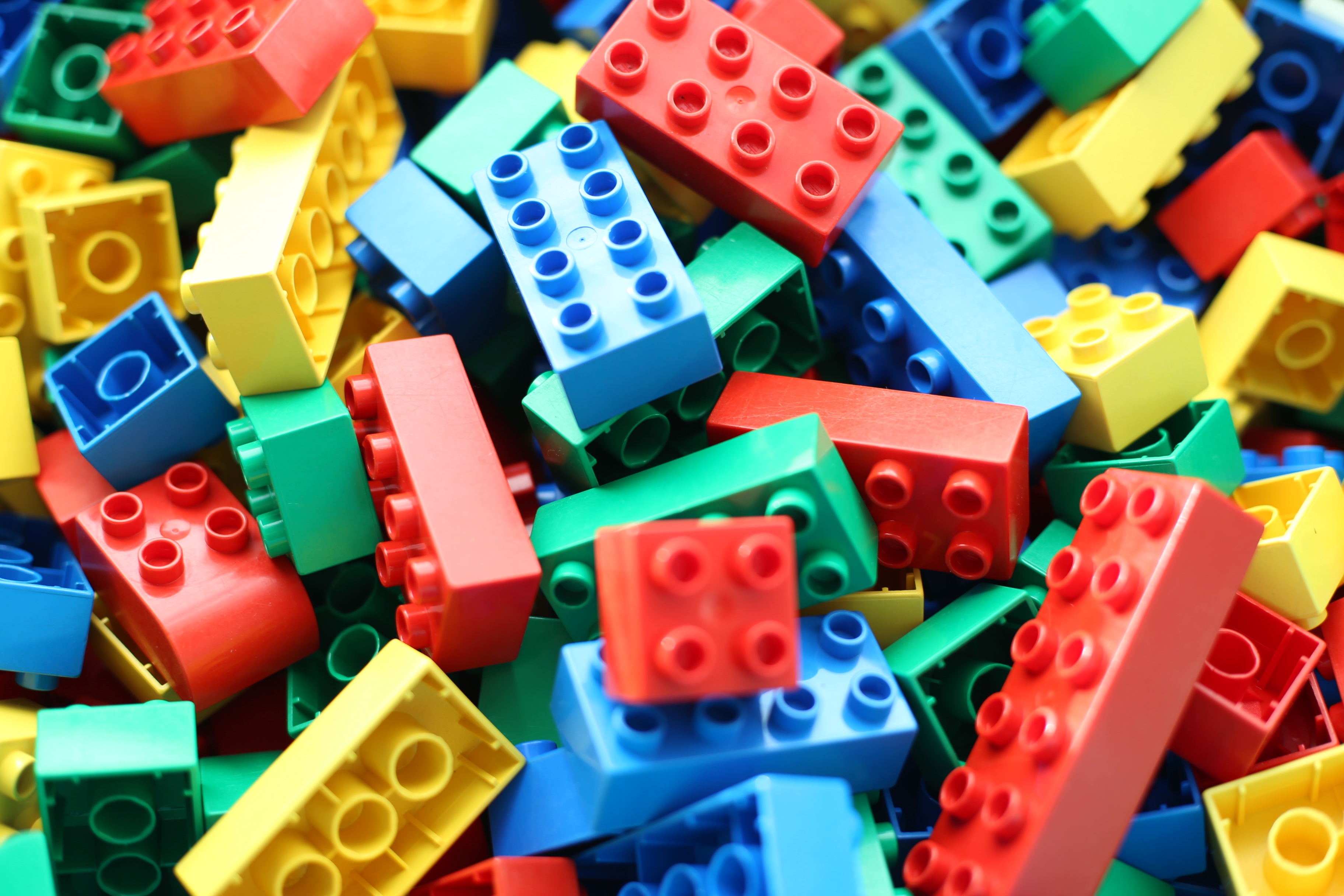How to Keep your Child Entertained on the Plane with the Right Toys and